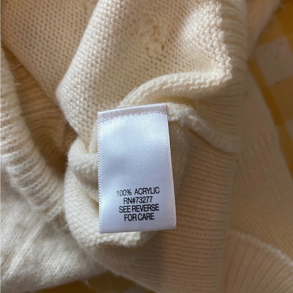 Cream colored sweater - Picture 6 of 6